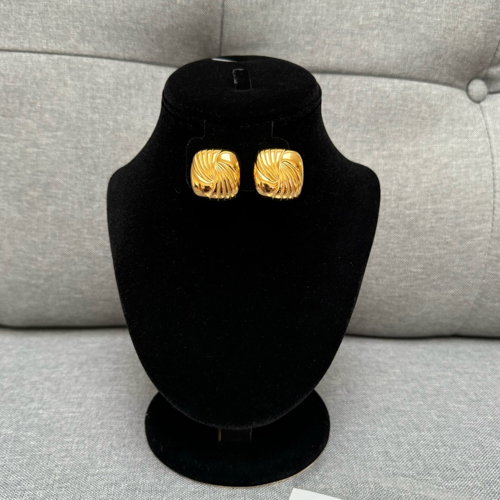 ✨🆕CLARA Gold Earrings | Stainless Steel 18K PVD Gold✨ - Picture 12 of 17